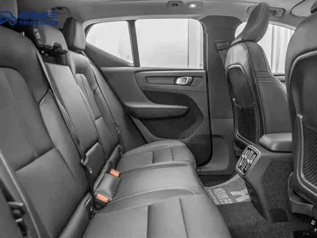 Volvo XC40 — Фото автомобиля 16