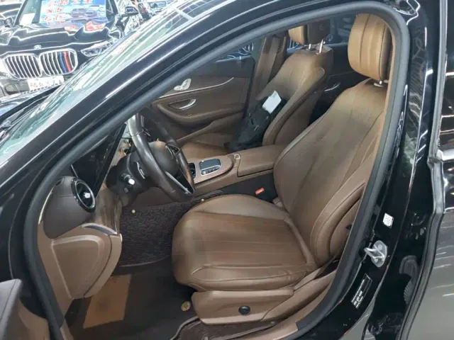 Mercedes-Benz E-Class — Фото автомобиля 14