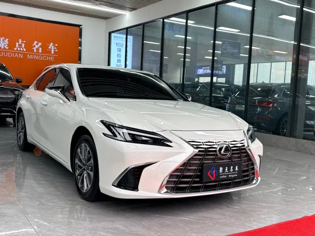 Lexus ES — Фото автомобиля 3