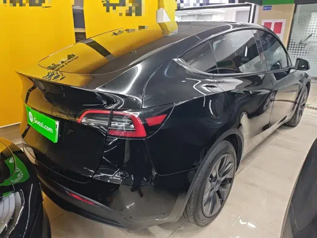 Tesla Model Y — Фото автомобиля 6
