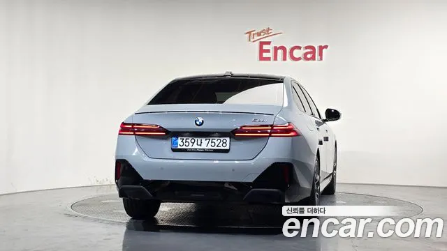 BMW 5-Series — Фото автомобиля 4