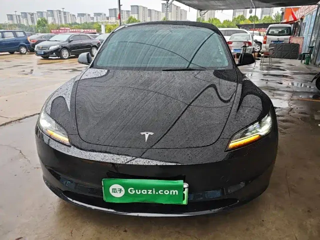 Tesla Model 3 — Фото автомобиля 2
