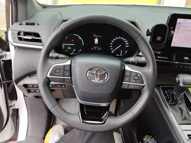 Toyota Sienna — Фото автомобиля 15