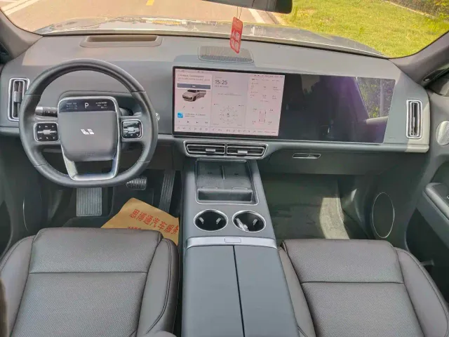 Li Auto L8 — Фото автомобиля 6