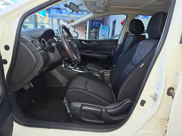 Nissan Tiida — Фото автомобиля 7