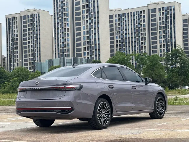 Volkswagen Passat — Фото автомобиля 9