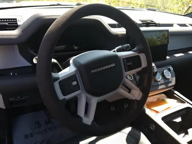 Land Rover Defender — Фото автомобиля 15