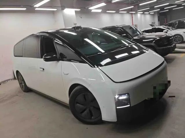 Li Auto MEGA — Фото автомобиля 2