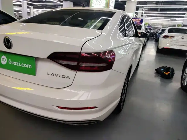 Volkswagen Lavida — Фото автомобиля 7
