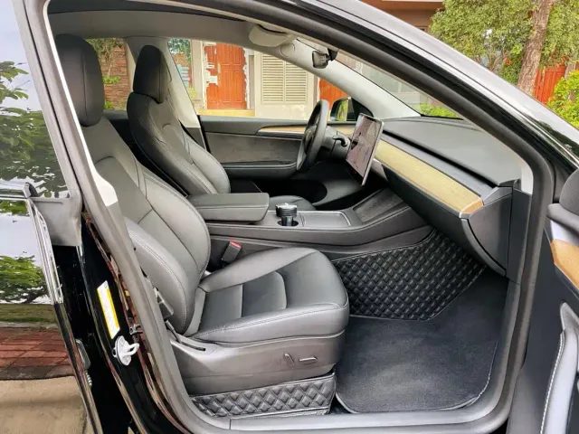 Tesla Model Y — Фото автомобиля 12