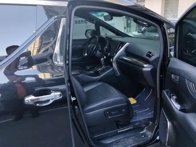 Toyota Vellfire — Фото автомобиля 8
