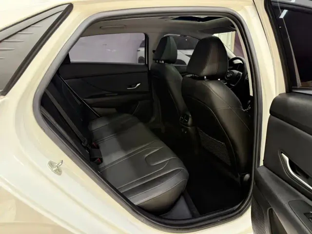 Hyundai Elantra — Фото автомобиля 22