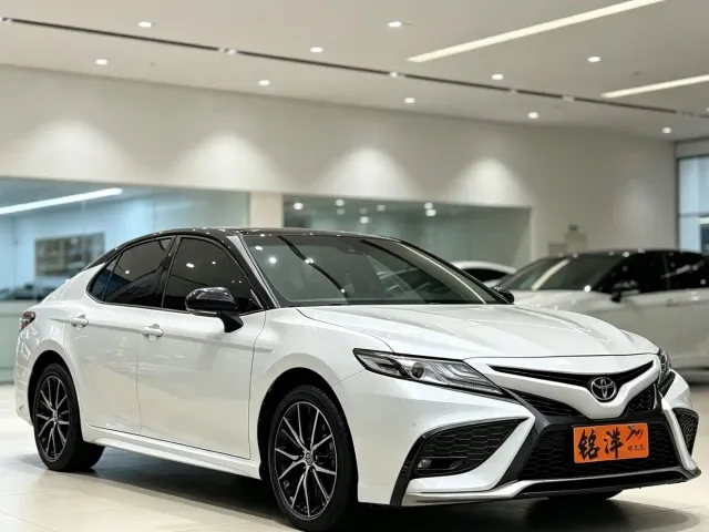 Toyota Camry — Фото автомобиля 3