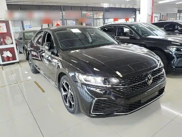 Volkswagen Passat — Фото автомобиля 3