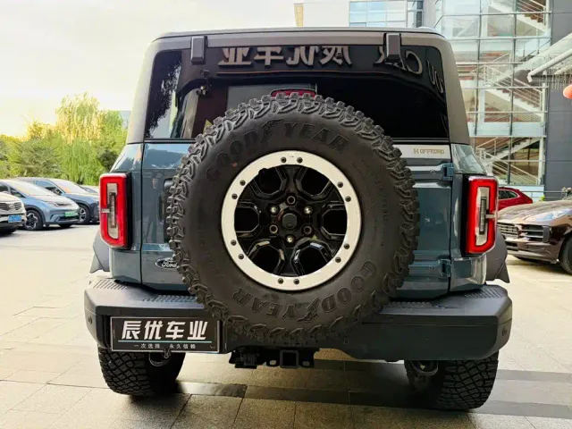 Ford Bronco — Фото автомобиля 3