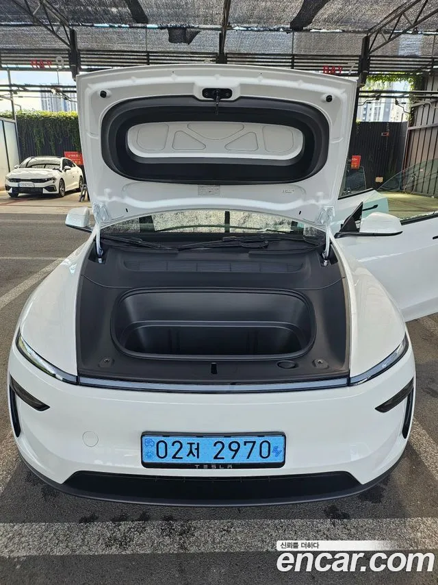 Tesla Model Y — Фото автомобиля 13