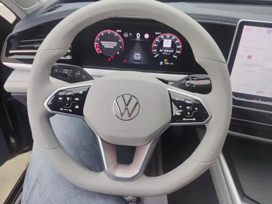 Volkswagen Passat 2025 Pro 380TSI Starlight Dragon Glory Edition — Фото автомобиля 15