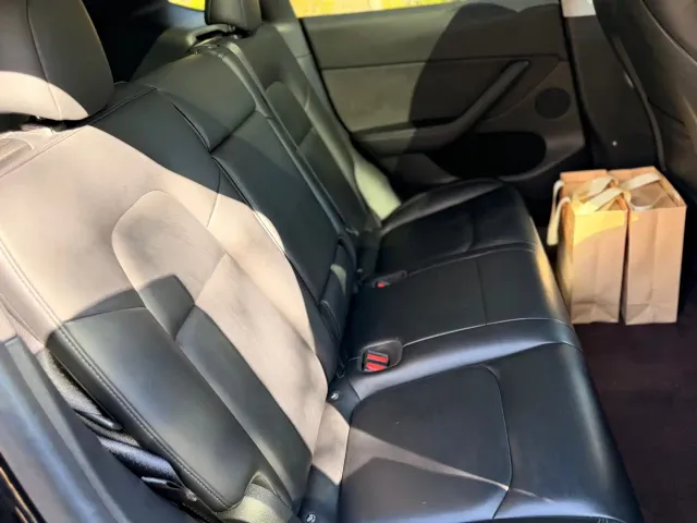 Tesla Model Y — Фото автомобиля 19