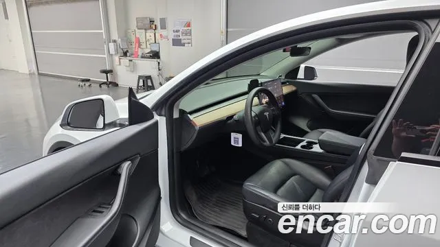 Tesla Model Y — Фото автомобиля 9