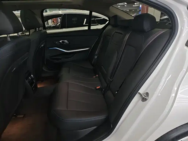 BMW i3 — Фото автомобиля 16