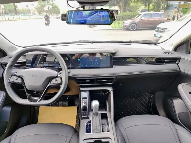 Roewe i5 — Фото автомобиля 10