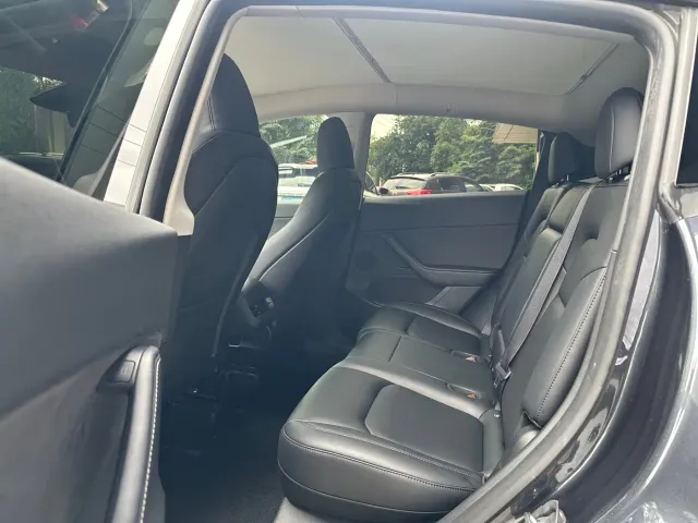 Tesla Model Y — Фото автомобиля 15