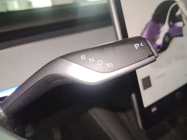 Tesla Model Y — Фото автомобиля 12