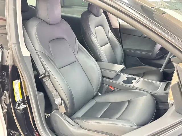 Tesla Model 3 — Фото автомобиля 13