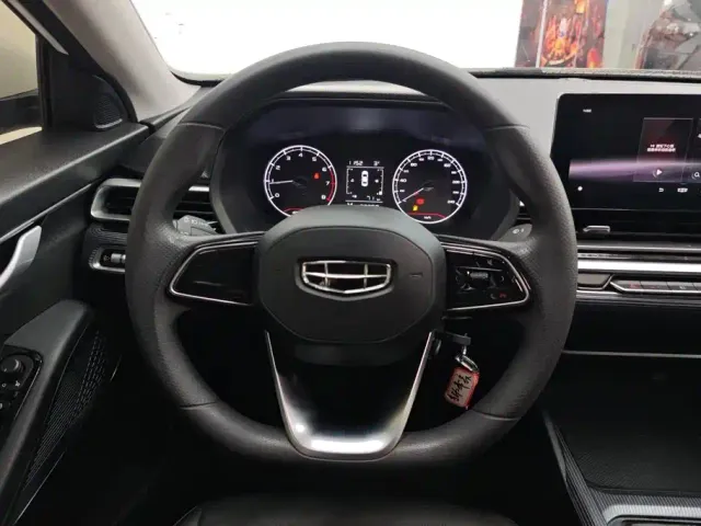 Geely Emgrand — Фото автомобиля 15