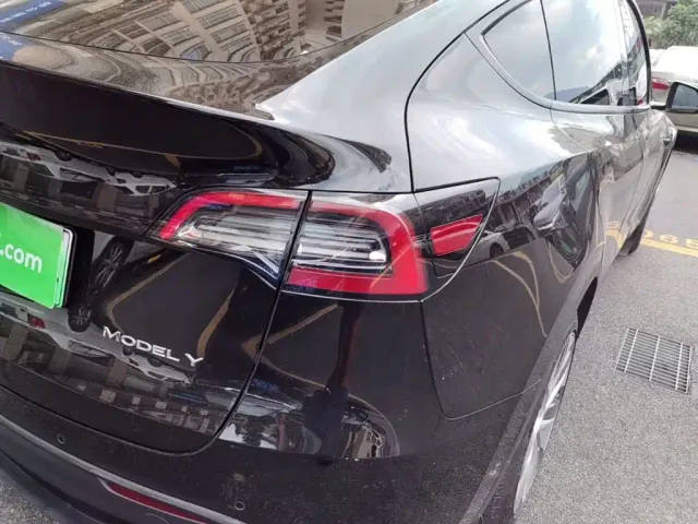 Tesla Model Y — Фото автомобиля 7