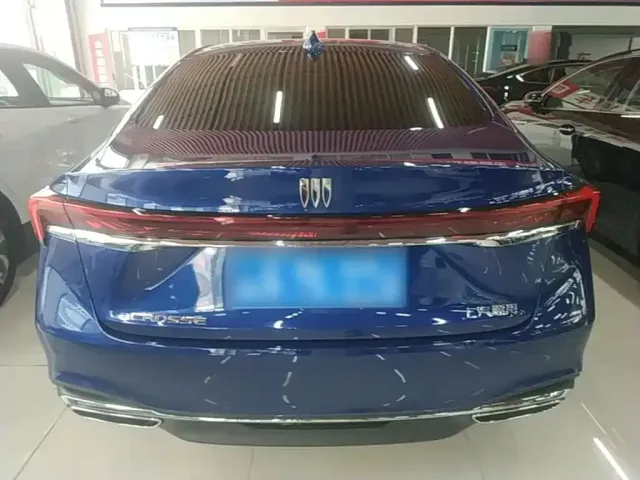 Buick LaCrosse 2025 Platinum Avenir Edition — Фото автомобиля 5