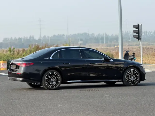 Mercedes-Benz E-Class — Фото автомобиля 8
