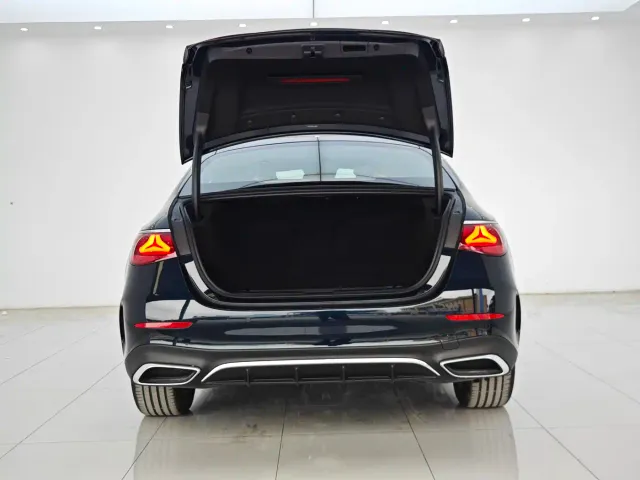 Mercedes-Benz E-Class — Фото автомобиля 15