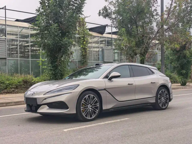 Фотография автомобиля — Denza Z9GT