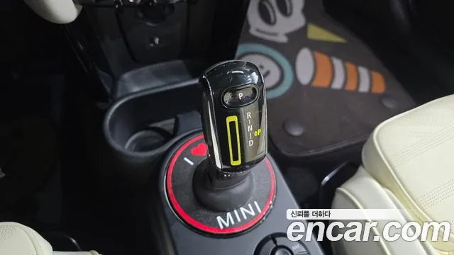 MINI Cooper Electric — Фото автомобиля 12