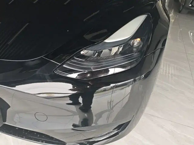 Tesla Model Y — Фото автомобиля 23