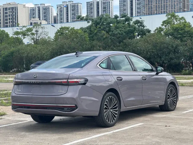 Volkswagen Passat — Фото автомобиля 10