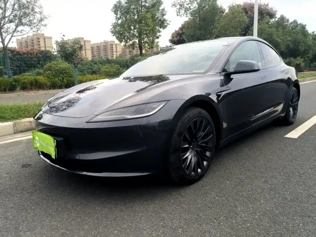 Фотография автомобиля — Tesla Model 3