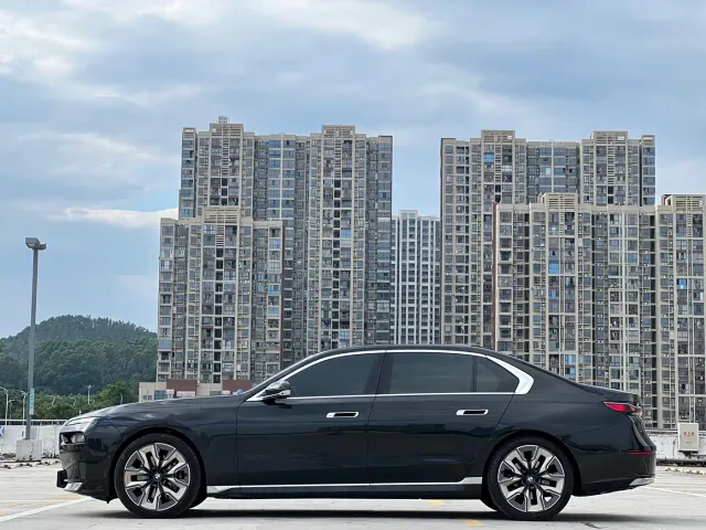 BMW 7 Series — Фото автомобиля 12