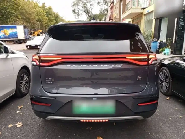 BYD Tang — Фото автомобиля 5