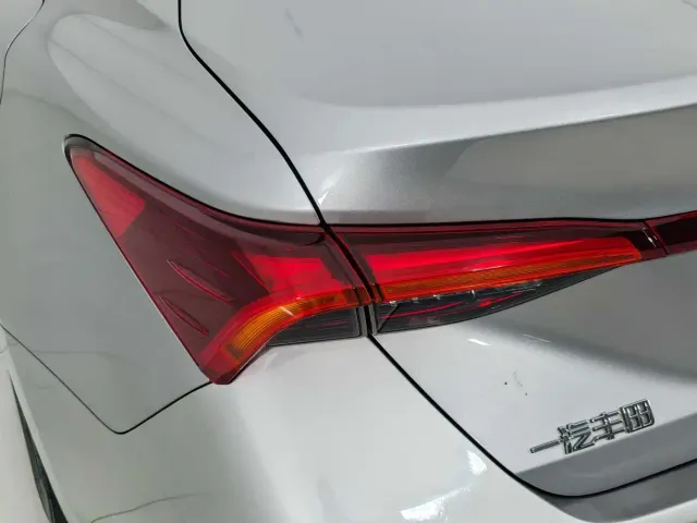 Toyota Avalon — Фото автомобиля 12