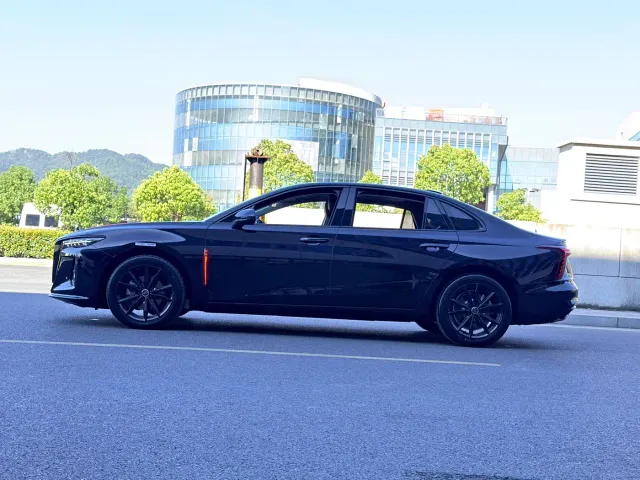 Hongqi H5 — Фото автомобиля 7