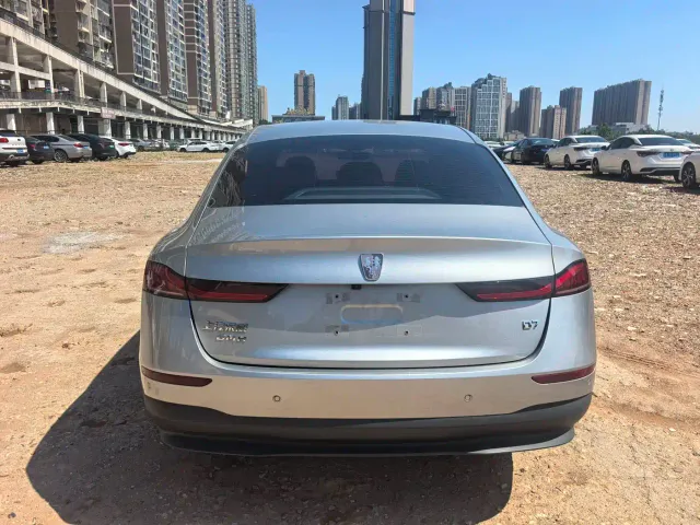 Roewe D7 — Фото автомобиля 4
