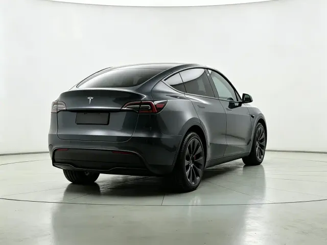 Tesla Model Y — Фото автомобиля 9