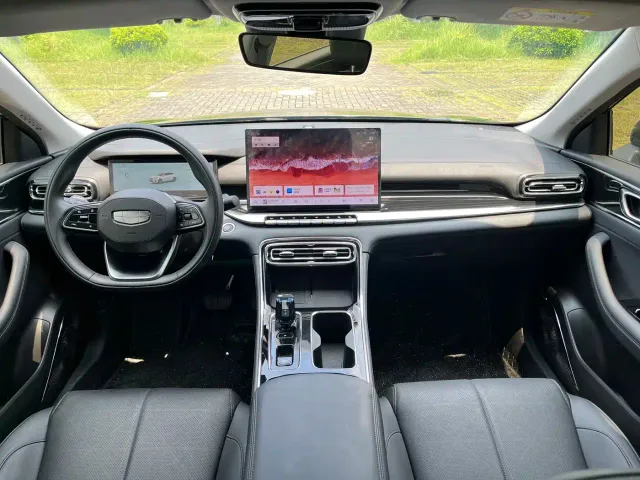 Geely Emgrand — Фото автомобиля 13