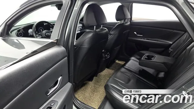 Hyundai Avante CN7 — Фото автомобиля 11