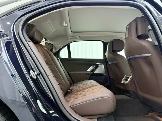 BMW 7 Series — Фото автомобиля 10