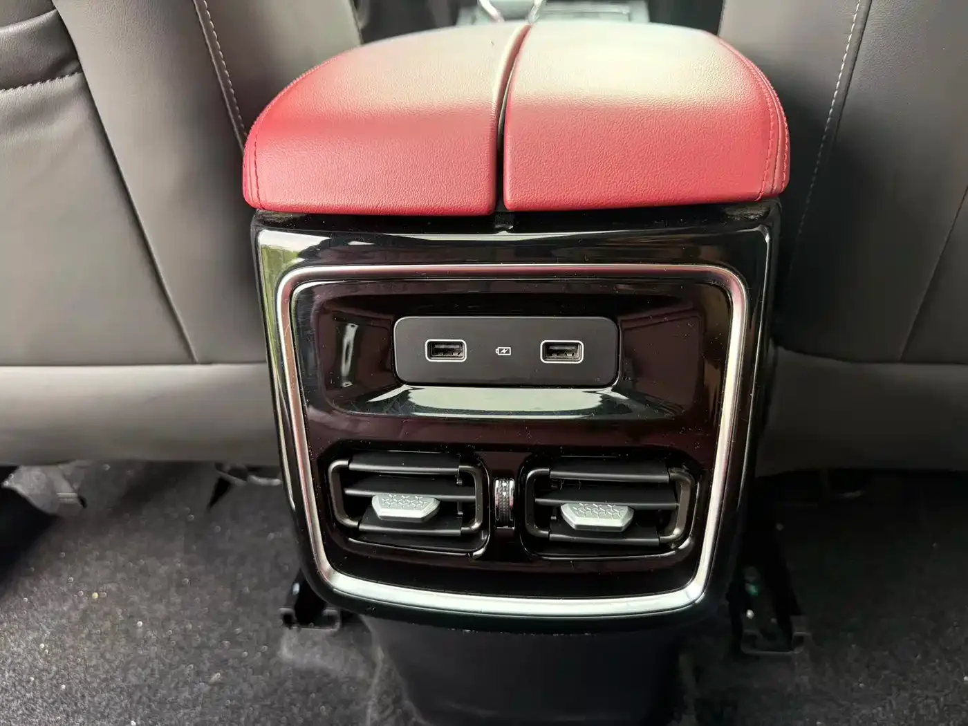 Jetour Jetour X70 PLUS 2023 1.5T DCT Warrior PLUS 5-seater — Фото автомобиля 13