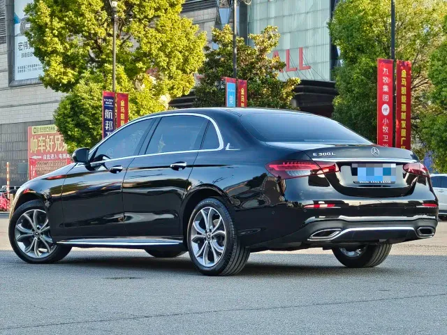 Mercedes-Benz E-Class — Фото автомобиля 5