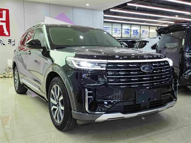 Ford Explorer — Фото автомобиля 3